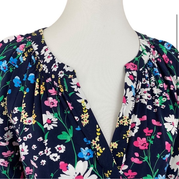 Crown & Ivy Navy Blue Pink Spring Flower Floral Peasant Top Womens size M Medium - Picture 2 of 6